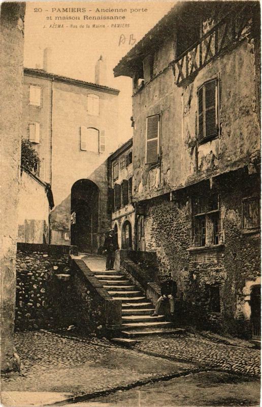 Carte postale ancienne Pamiers Ancienne porte et maison Renaissance à Pamiers