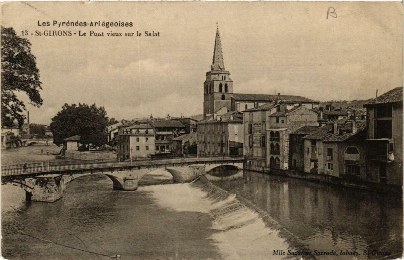 Carte postale ancienne Saint-Girons Le Pont vieux sur le Salat à Saint-Girons