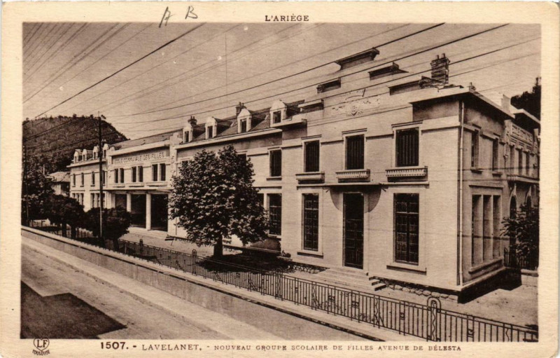 Carte postale ancienne Lavelanet Nouveau Groupe Scolaire de Filles av.de Belesta à Lavelanet