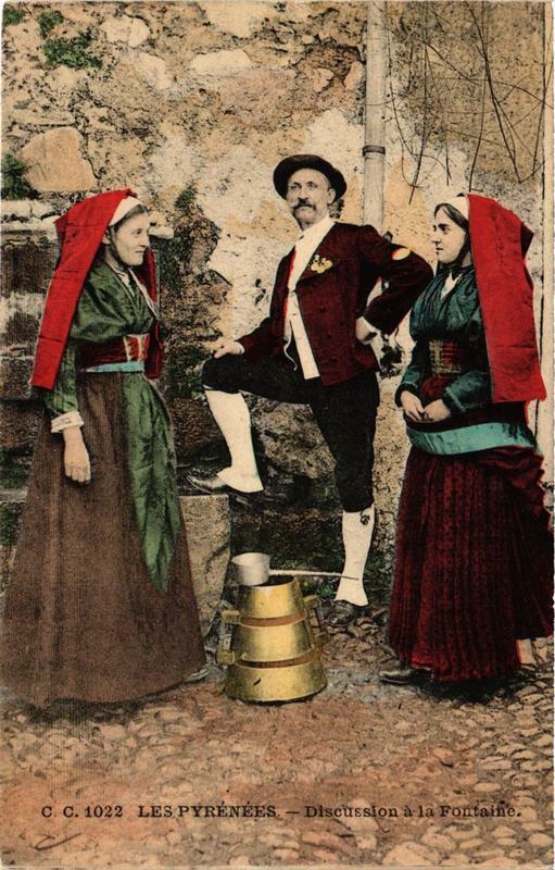 Carte postale ancienne Les Pyrénées, Discussion a la Fontaine