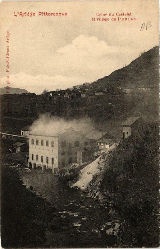 Carte postale ancienne Usine du Castelet et village de Perles