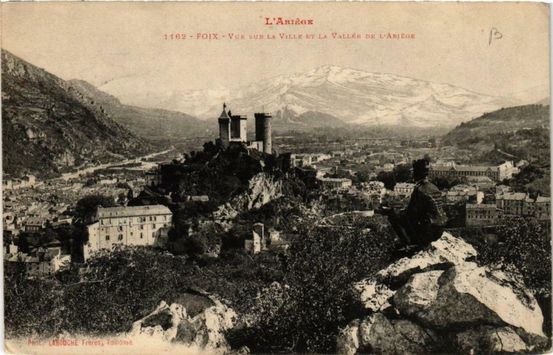 Carte postale ancienne Foix Vue sur la Ville et la Vallée de l'Ariege à Foix