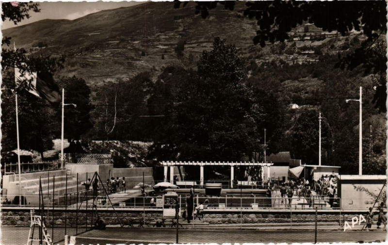 Carte postale ancienne Ax-les-Thermes Parc d'Espagne, les Tennis et la Piscine à Ax-les-Thermes