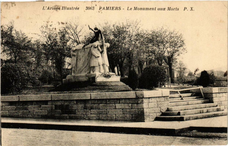 Carte postale ancienne Pamiers Le Monument aux Morts à Pamiers