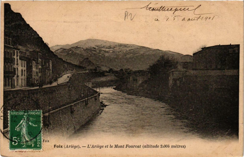 Carte postale ancienne Foix L'Ariege et le Mont Fourcat à Foix