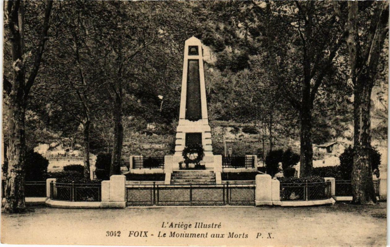 Carte postale ancienne Foix Le Monument aux Morts à Foix