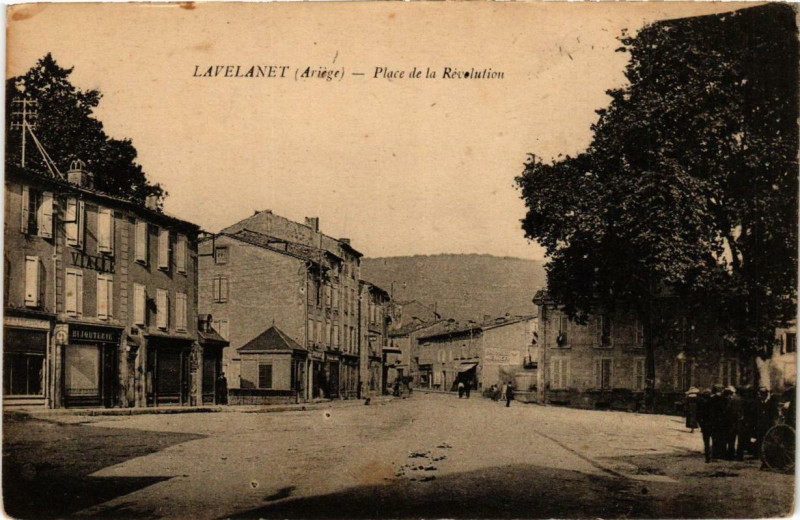 Carte postale ancienne Lavelanet Place de la Revolution à Lavelanet
