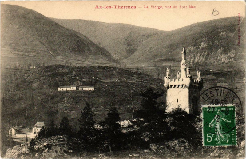 Carte postale ancienne Ax-les-Thermes La Vierge, vue du Fort Mau à Ax-les-Thermes