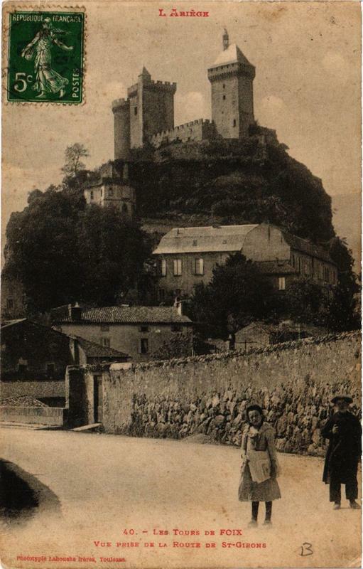 Carte postale ancienne Foix Les Tours de Foix, Vue prise de la Route de Saint-Girons à Foix