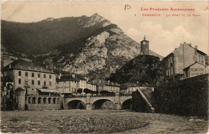 Carte postale ancienne Tarascon Le Pont et la Tour