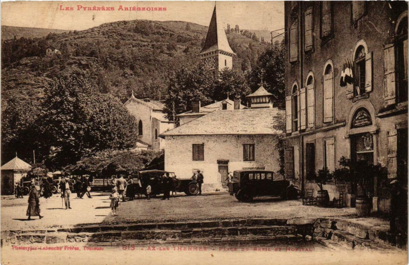 Carte postale ancienne Ax-les-Thermes Place du Breil et Hopital à Ax-les-Thermes