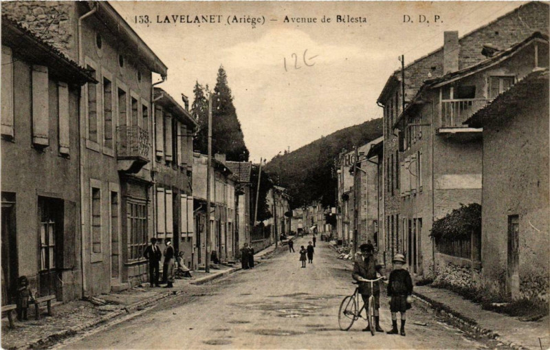 Carte postale ancienne Lavelanet Avenue de Belesta à Lavelanet