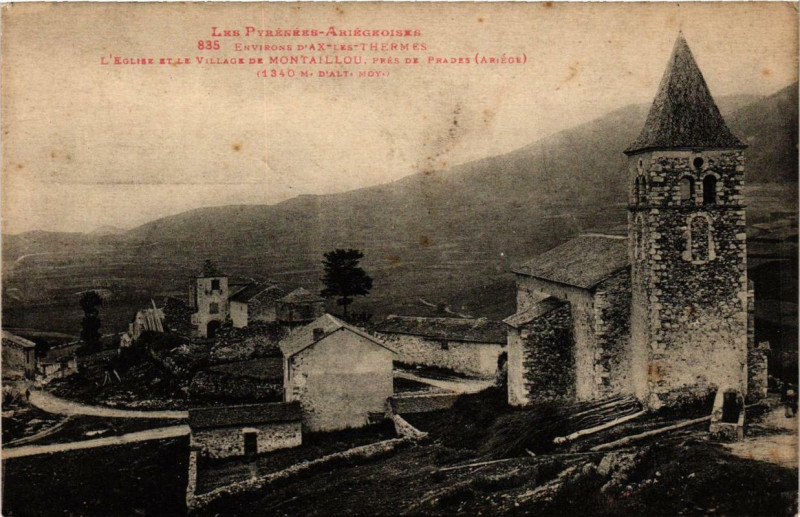 Carte postale ancienne Env.d'Ax-les-THERMES, Eglise et le Village à Ax-les-Thermes