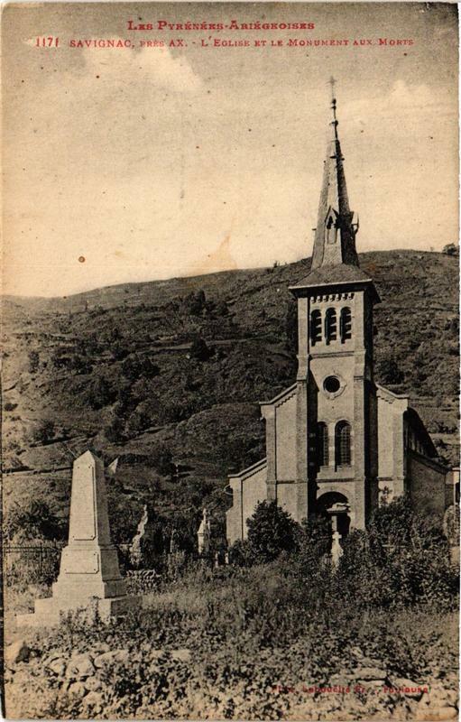 Carte postale ancienne Savignac Eglise et le Monument aux Morts