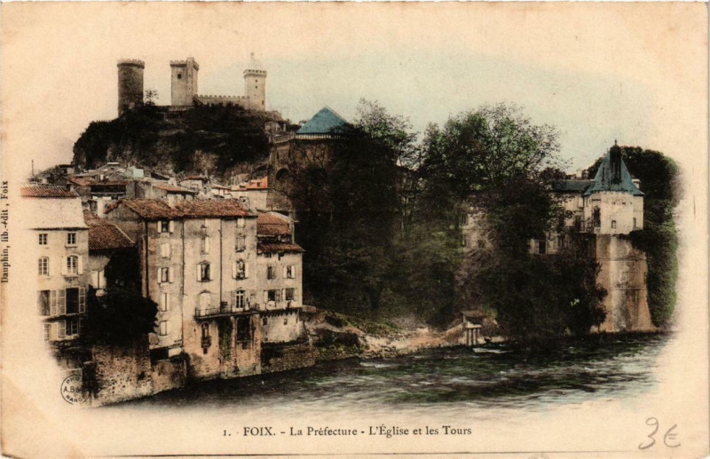 Carte postale ancienne Foix La Préfecture, Eglise et les Tours à Foix