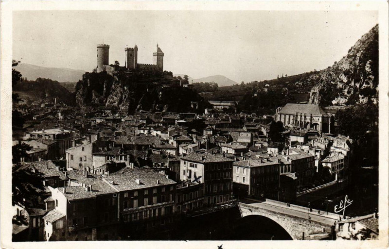 Carte postale ancienne Foix Quartier du Pont, Eglise et le Chateau à Foix
