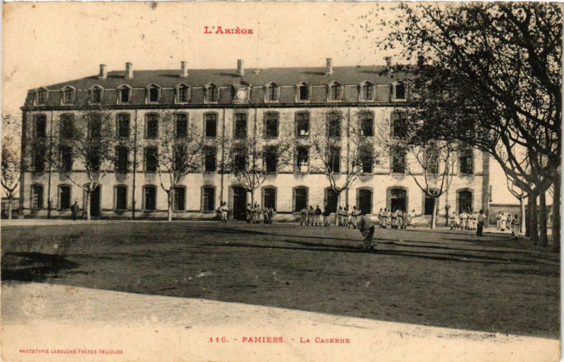 Carte postale ancienne Pamiers La Caserne à Pamiers