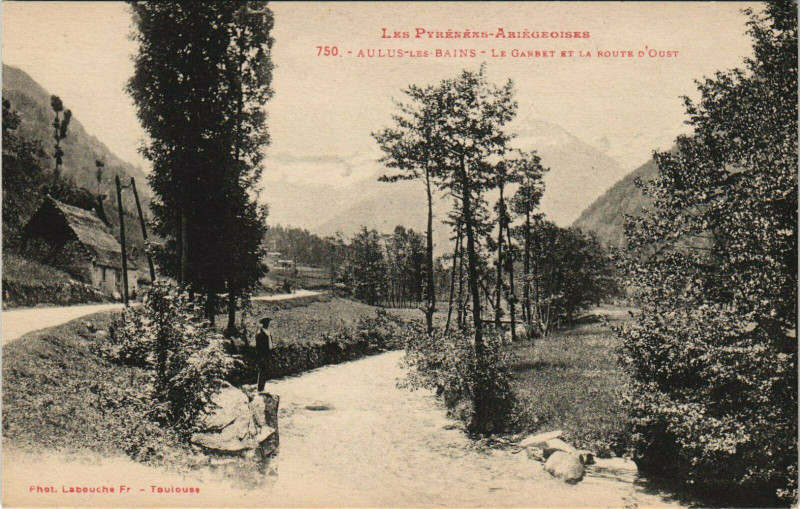 Carte postale ancienne Aulus-les-Bains Le Garbet t la route d'Oust à Aulus-les-Bains