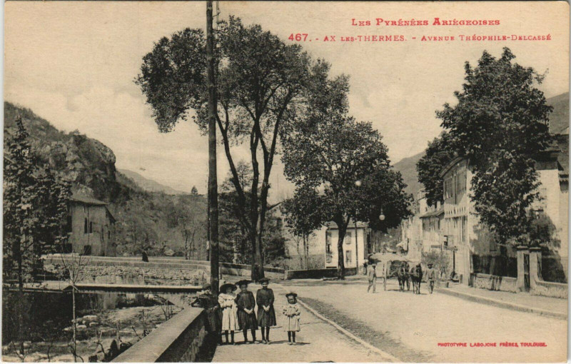 Carte postale ancienne Ax-les-Thermes Avenue Théophile-Delcassé à Ax-les-Thermes