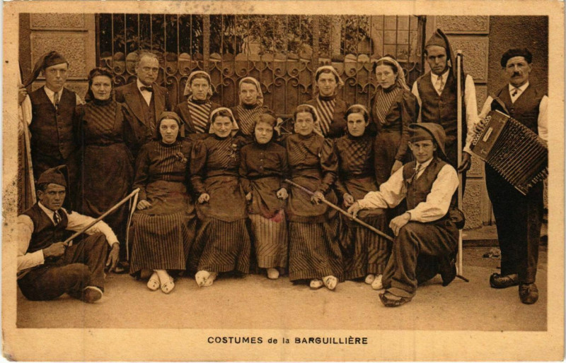 Carte postale ancienne Costumes de la Barguilliere France à Cos