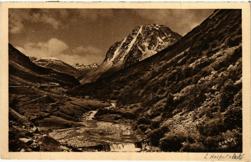 Carte postale ancienne Ariege en aval de l'Hospitalet,Le Roc de Carroux France