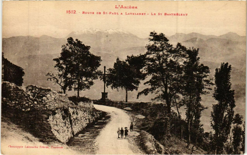 Carte postale ancienne Route deSaint-Paul a Lavelanet leSaint-Bathelemy France à Lavelanet