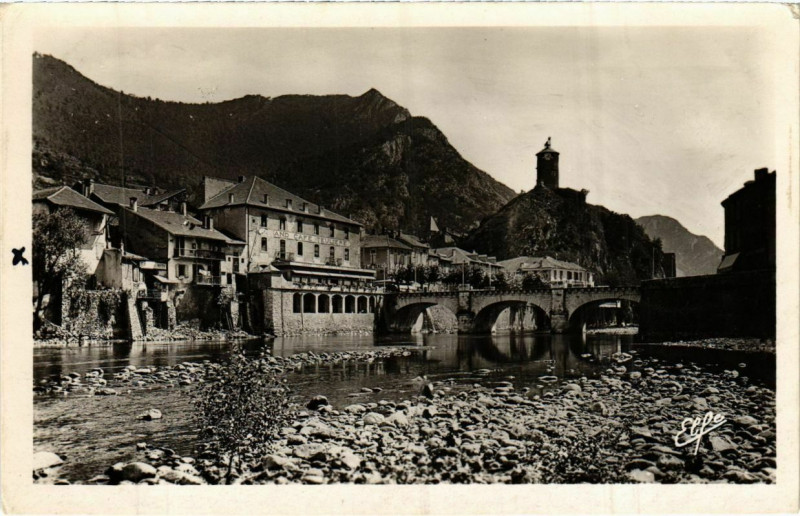 Carte postale ancienne Tarascon- Le Pont et la Nouvelle Horloge France