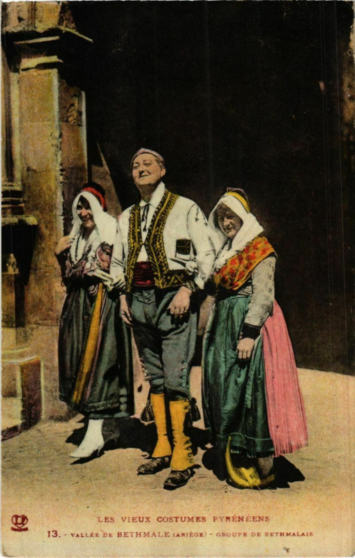 Carte postale ancienne Vallee de Bethmale-Groupe de Bethmalais France à Bethmale