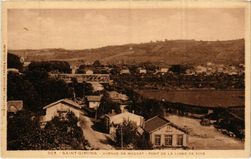 Carte postale ancienne Saint Girons- Avenue du Massat,Pont de la Ligne de Foix France à Foix