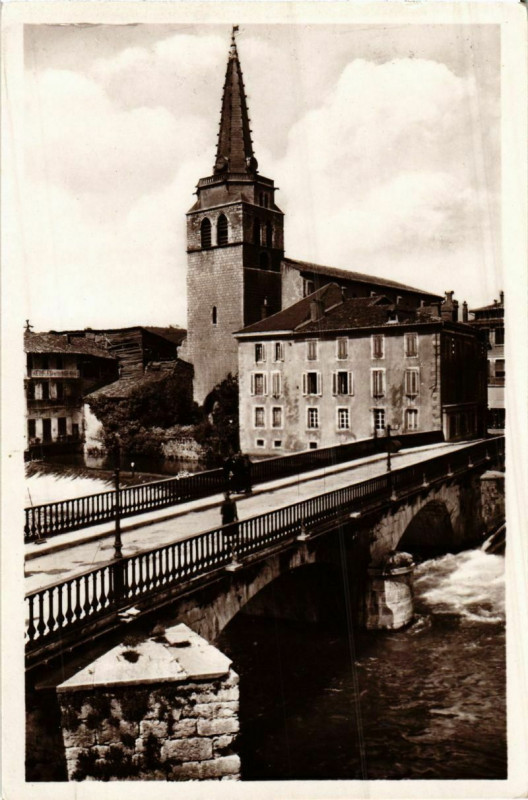 Carte postale ancienne Saint Girons- Le Clocher et le Pont Vieux France à Saint-Girons