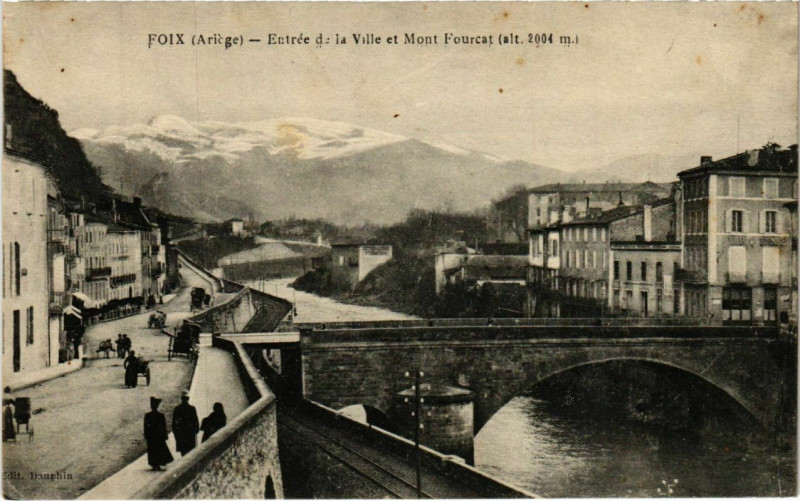 Carte postale ancienne Foix- Entree de la Ville et Mont Fourcat France à Foix
