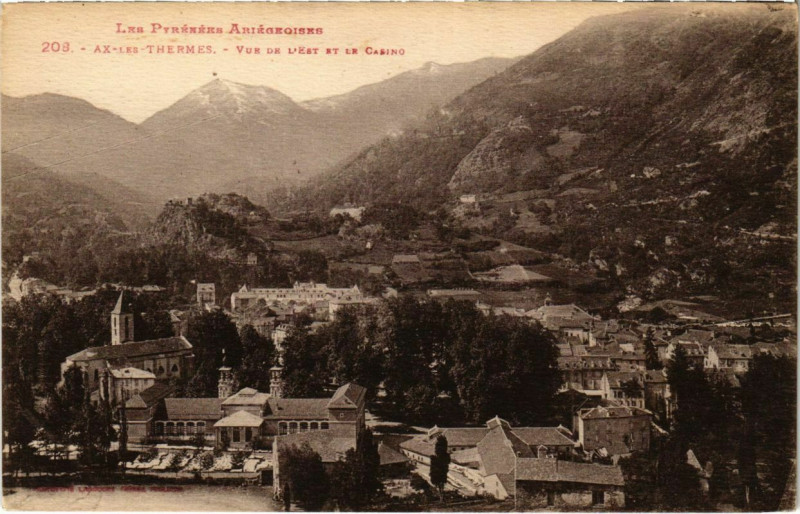 Carte postale ancienne Ax les Thermes- vue de l'Est et le Casino France à Ax-les-Thermes