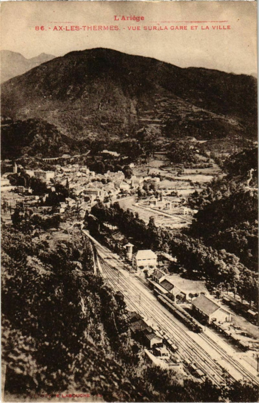 Carte postale ancienne Ax les Thermes- vue sur la Gare et la Ville France à Ax-les-Thermes