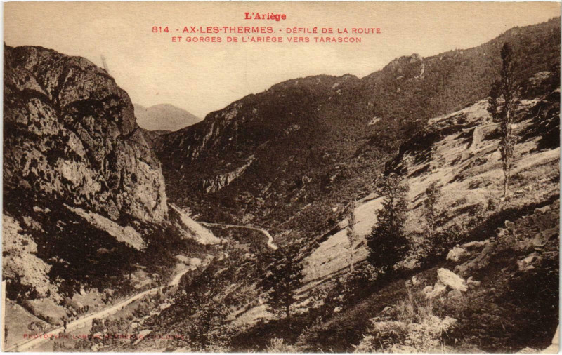 Carte postale ancienne Ax-les-Thermes Defilé Ariege à Ax-les-Thermes