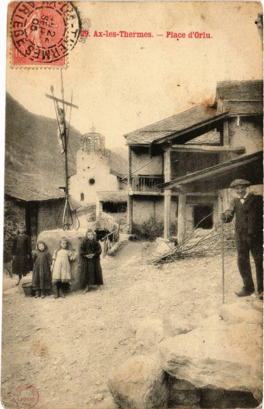 Carte postale ancienne Place d'Orlu Ariege à Orlu