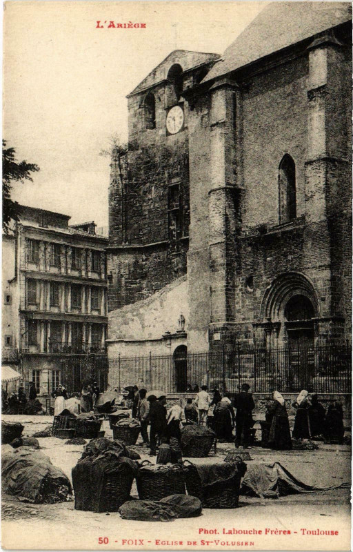 Carte postale ancienne Foix Eglise de Saint-Volusien Ariege à Foix