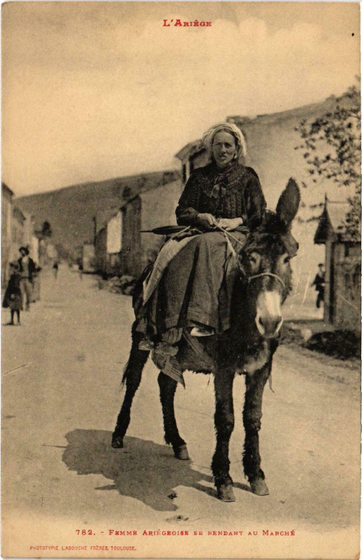 Carte postale ancienne Femme Ariégoise Ariege