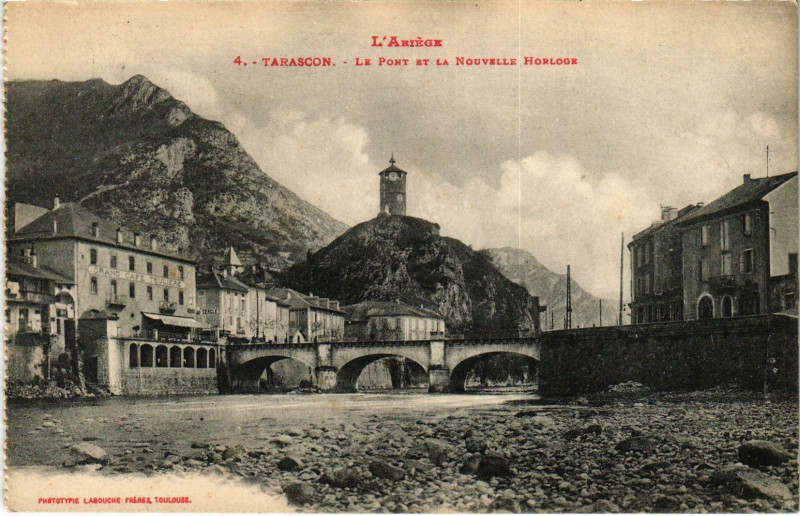 Carte postale ancienne Tarascon Le Pont et la Nouvelle Horloge Ariege