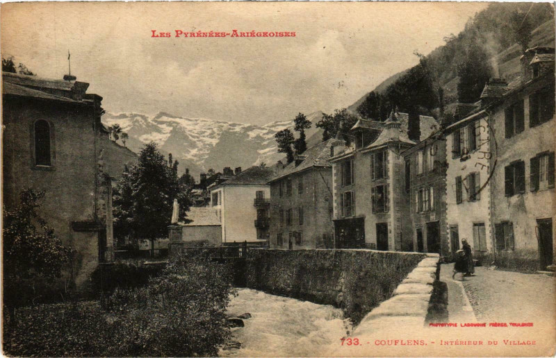Carte postale ancienne Couflens Intérieur du Village Ariege à Couflens