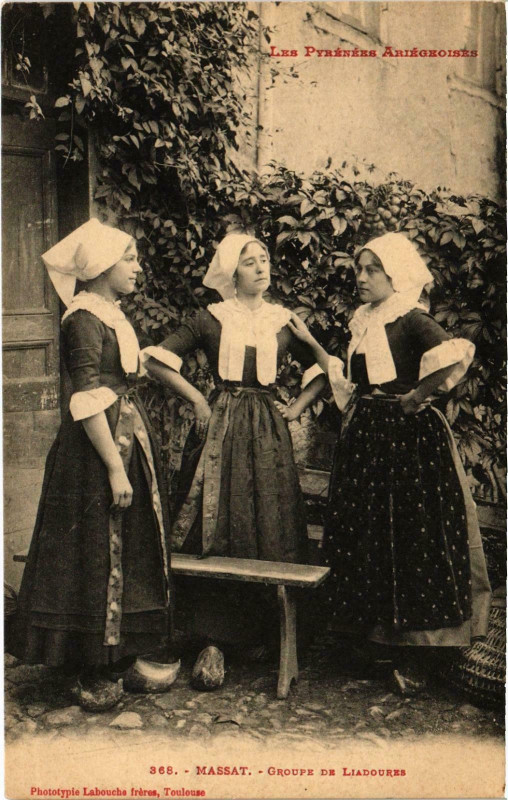Carte postale ancienne Masat Groupe de Laidoures Ariege
