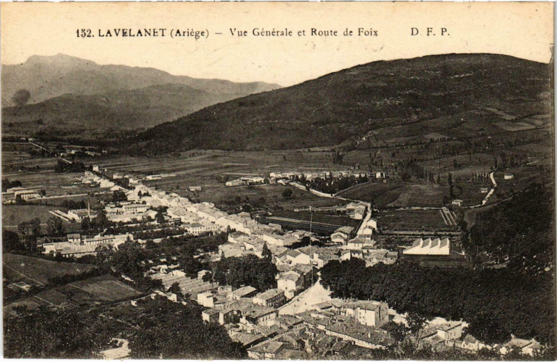 Carte postale ancienne Lavelanet Vue généraléet Route de Foix Ariege à Lavelanet