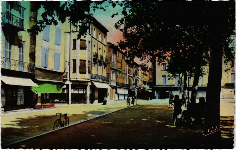 Carte postale ancienne La Place et la Rue de la République Ariege