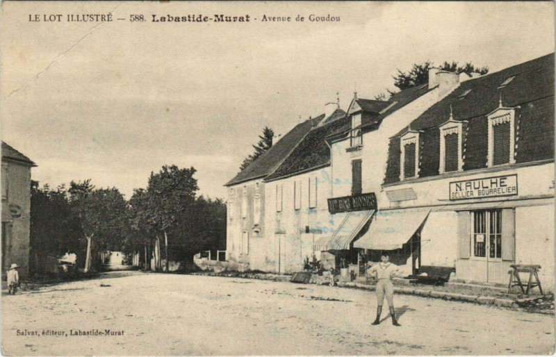 Carte postale ancienne Le Lot Illustre - Labastide-Murat - Avenue de Coudou