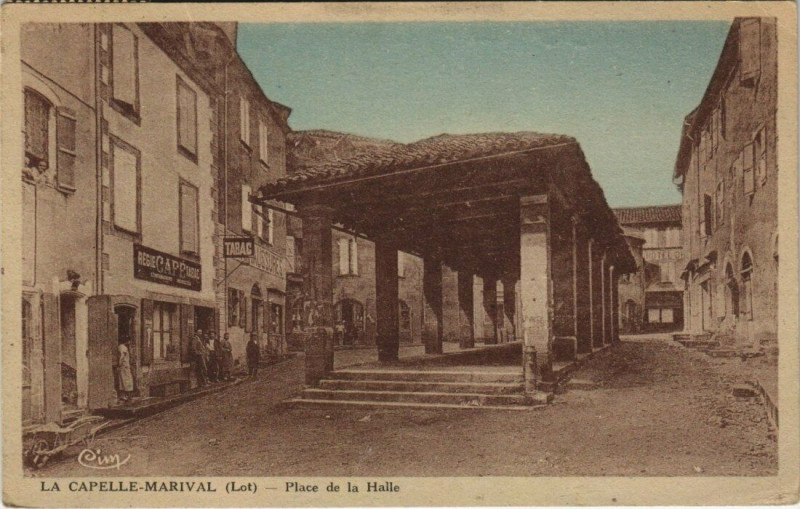 Carte postale ancienne La Capelle-Marival Place de la Halle