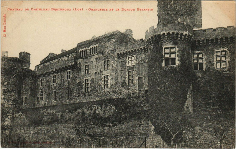 Carte postale ancienne Château de Castelnau Bretenoux (Lot). - Orangerie et le Donjon Byzantin à Prudhomat