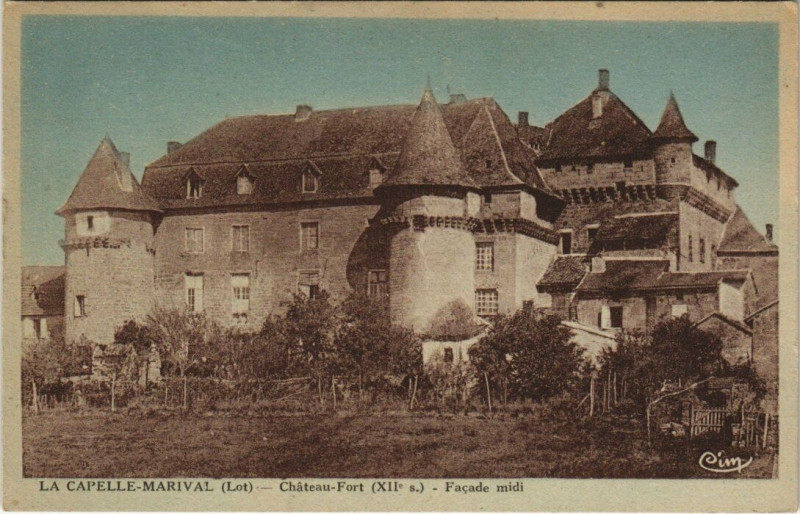 Carte postale ancienne La Capelle Marival - Chateau-Fort Xii s.) - Facade midi