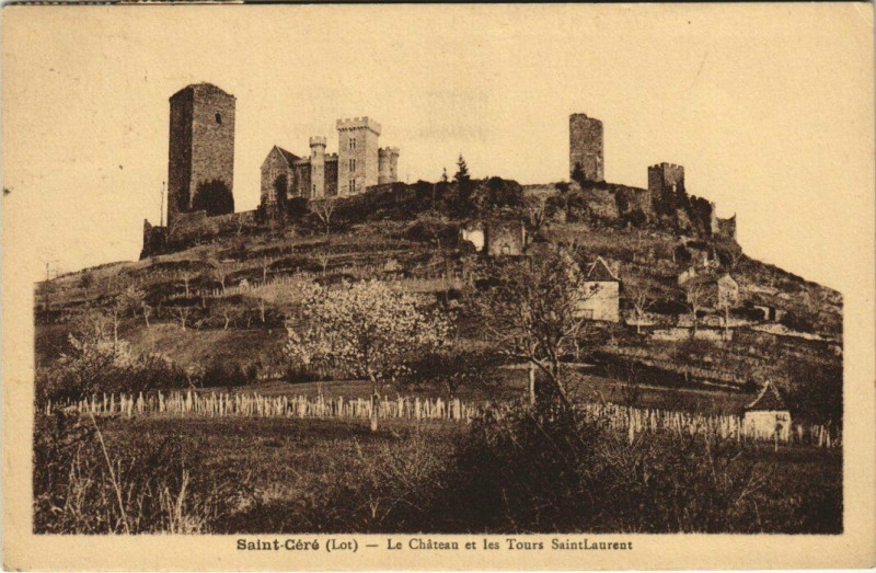 Carte postale ancienne Saint-Cere - Le Chateau et les SaintLaurent à Saint-Céré