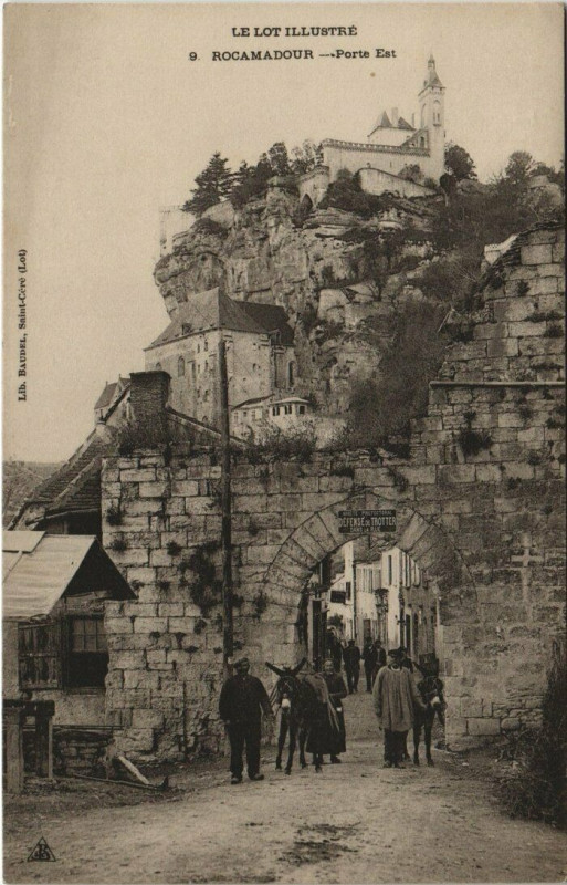 Carte postale ancienne Le Lot Illustre Rocamadour - Porte Est à Rocamadour