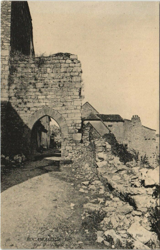 Carte postale ancienne Rocamadour Rue Porte-Basse à Rocamadour