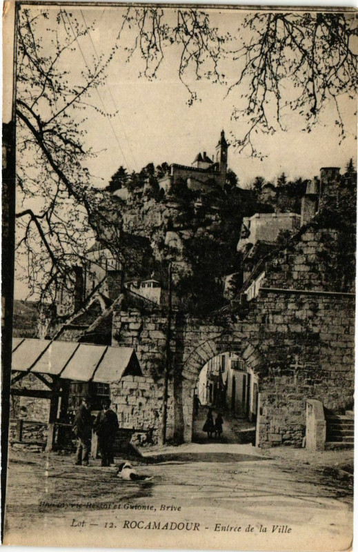 Carte postale ancienne Lot Rocamadour Entrée de la Ville Chateau à Rocamadour
